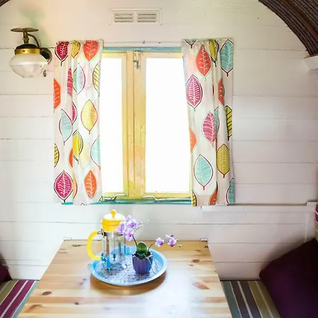 Clissmann Horse Caravans Glamping *